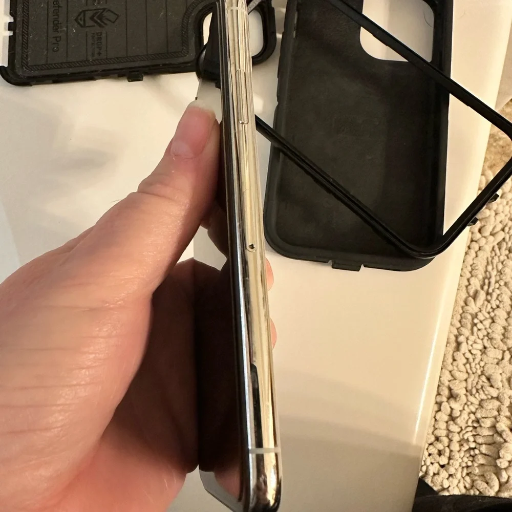 Apple iPhone 11 Pro 256 GB Silver with Otterbox T-Mobile - Picture 3 of 14